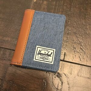 Herschel bifold card wallet NWOT